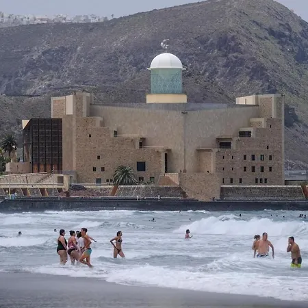 アパート April Canteras